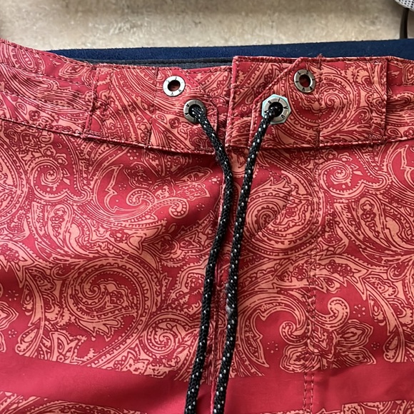 Vissla, size 33, brick paisley bandana print - Picture 3 of 5